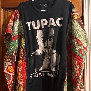 Tupac 'Trust Nobody' Graphic Tee in Black with Multicolor kantha sleeves